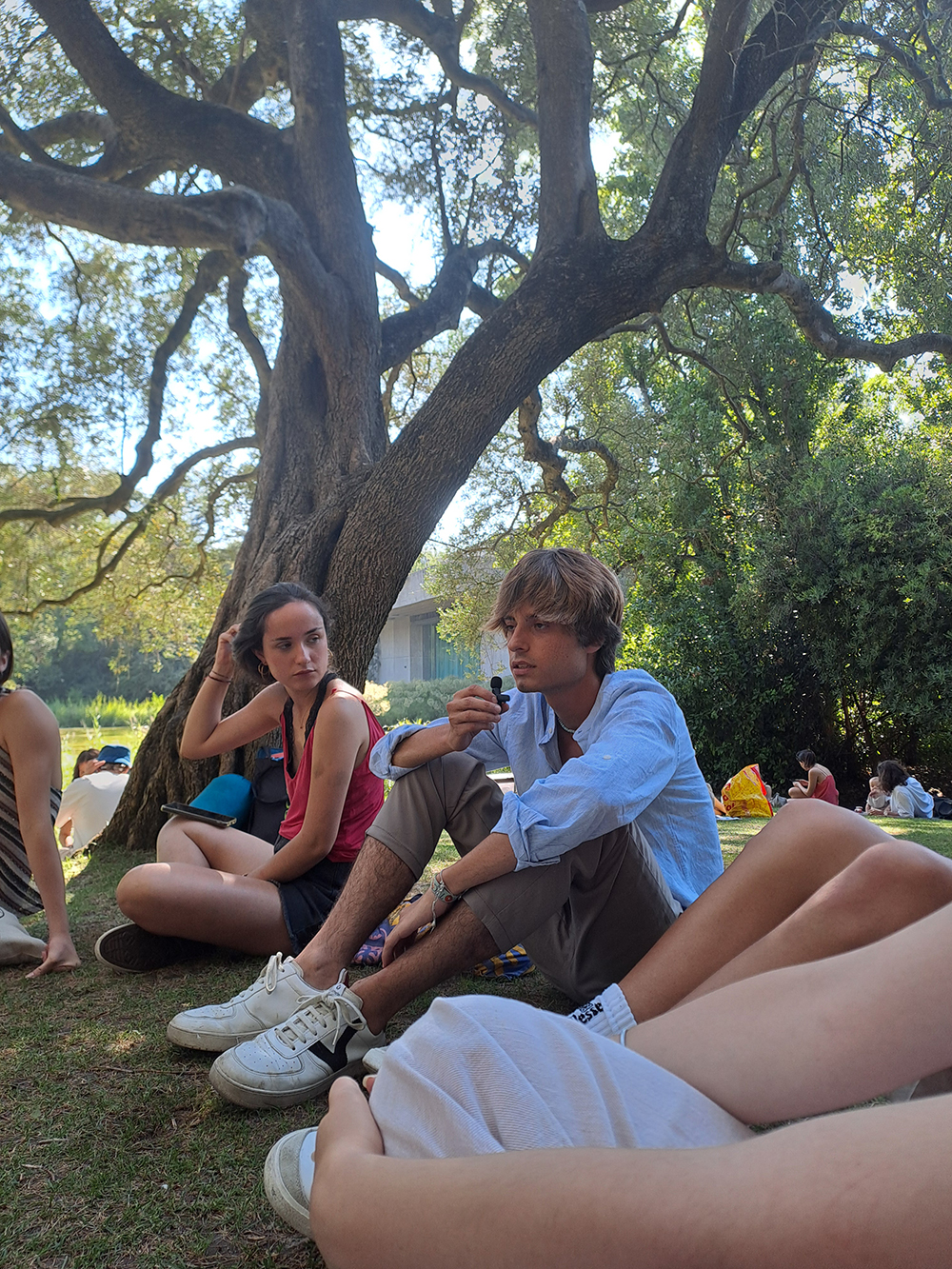 Eine interviewteilnehmende Person teilt Gedanken über Freiwilligenarbeit, Gemeinschaftswirkung und Lernerfahrungen aus der Zusammenarbeit zwischen TDFF und SPIN.