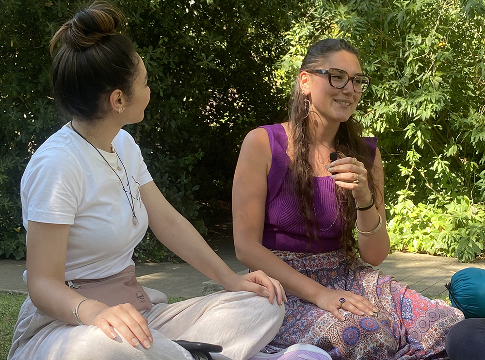 Freiwillige von TDFF und SPIN tauschen Gedanken über Herausforderungen, Chancen und die Bedeutung von Freiwilligenarbeit in einem interkulturellen Umfeld aus.