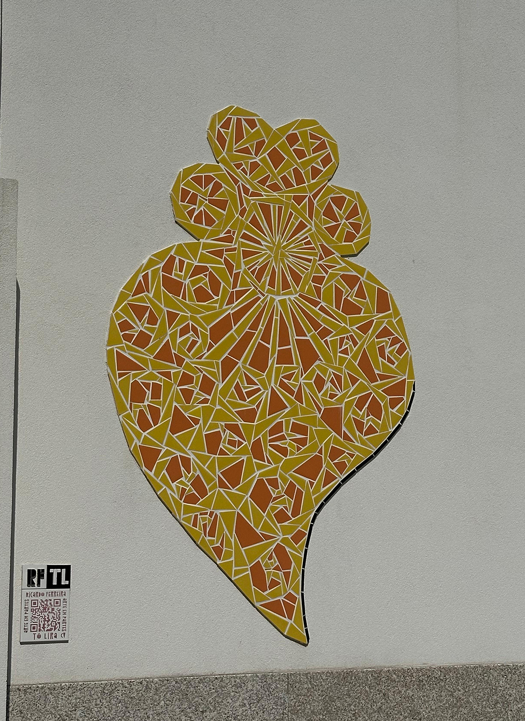 Sodobna umetniška interpretacija Srca Viane povezuje tradicionalno simboliko s sodobnim vizualnim izrazom v javnem prostoru. Sodobna umetniška interpretacija Srca Viane povezuje tradicionalno simboliko s sodobnim vizualnim izrazom v javnem prostoru.