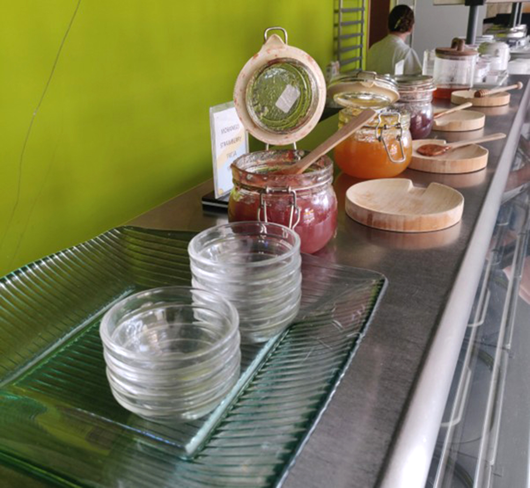 Glass food containers in HI Viana do Castelo hostel supporting sustainable tourism and reducing plastic waste. Glass food containers in HI Viana do Castelo hostel supporting sustainable tourism and reducing plastic waste.