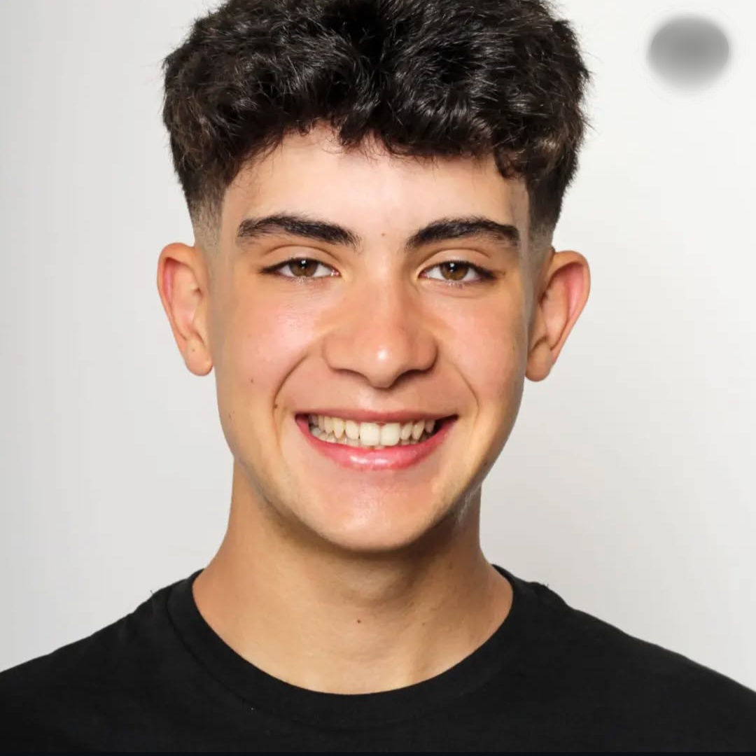 Portrait of a young Erasmus+ participant sharing a personal story about cultural exchange and meaningful travel experiences.